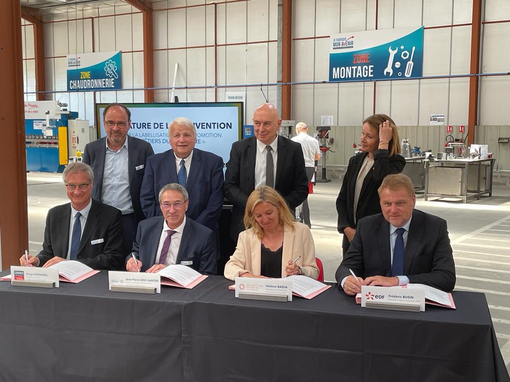 Le groupe <a href="/EDFofficiel/">EDF</a>, l'<a href="/uimm/">UIMM La Fabrique de l'Avenir</a>, l'UMN et l'école de production d'Istres s'associent pour labelliser une promotion dédiée aux métiers du #nucléaire. 
Adaptons dès aujourd'hui l'offre de formation aux besoins du nucléaire pour renforcer l'attractivité de ses métiers.