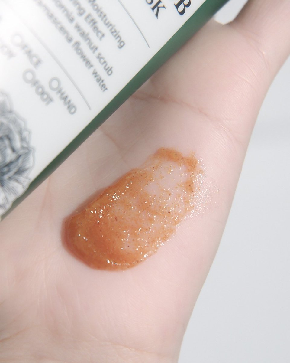 aoomsinptd's tweet image. โหหห เป็นสครับที่แบบนุ่มสู้ผิวสุบพส. ในที่สุดก็เข้าไทย ส่องของเกามานาน ➿ สครับของ plu ปกติไม่ค่อยชอบใช้สครับเพราะหยาบ เจ็บ แต่อันนี้ละเอียดมาก หอมด้วย แล้วผิวใสขึ้นเลยอะ ดูนวลเนียนนิ่มใส ช่วยผลัดเซลล์ผิวก็ดีด้วย ยิ่งช่วงข้อศอก เข่าไรงี้คือเรียบขึ้นชัดเลย ม้ามืดดด🧼✨🥺