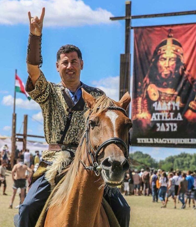 "3 Mayıs bir bayram değildir. Milli bir şuurun ayaklanmasıdır."

💬 Hüseyin Nihâl Atsız

#3MayısTürkçülerGünü #OAnGeliyor