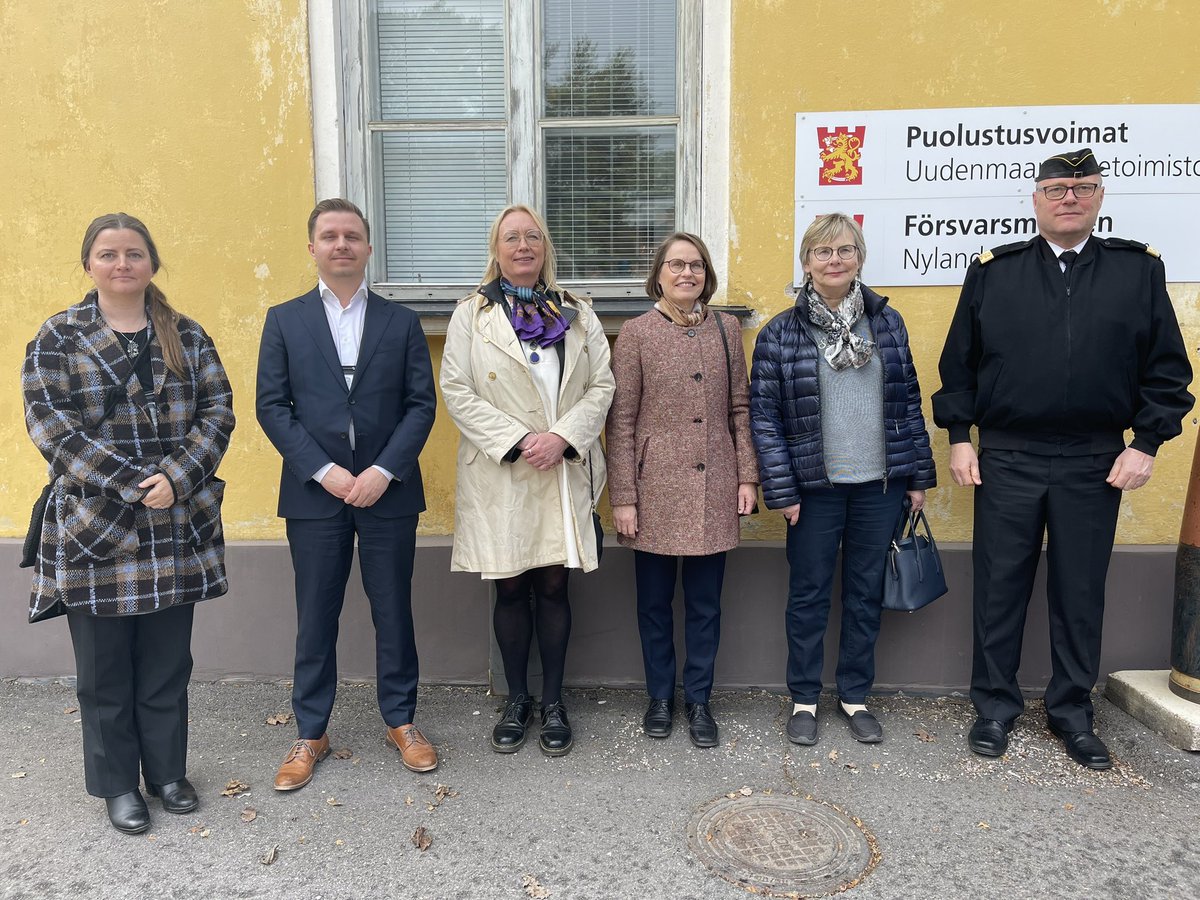 MarkkuJms's tweet photo. #Kutsunta-asiain keskuslautakunta perehtyi @UUDALTSTO:n toimintaympäristöön, organisaatioon, prosesseihin, tuloksiin ja haasteisiin.
Hyvä ymmärrys ja #yhdessä tekeminen.
Kiitoksia vierailusta ja tärkeistä keskusteluista.
@DefenceFinland @Puolustusvoimat #asevelvollisuus https://t.co/3KTGdicOXy