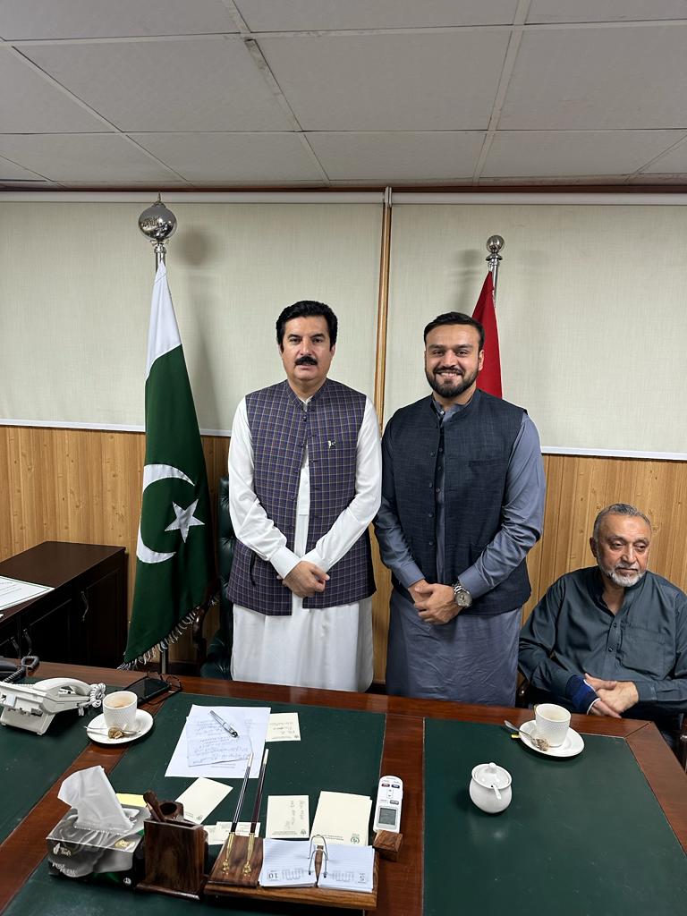 PPPSahiwal_SM's tweet photo. ذکی چوہدری صدر پاکستان پیپلز پارٹی ضلع ساہیوال کی قادر خان مندوخيل، فیصل کریم کنڈی سے ملاقات
ان کے ہمراہ چوہدری عظمت اور سرخاب سکندر ذکی تھے
#pppsahiwal https://t.co/GNwth7v1HG