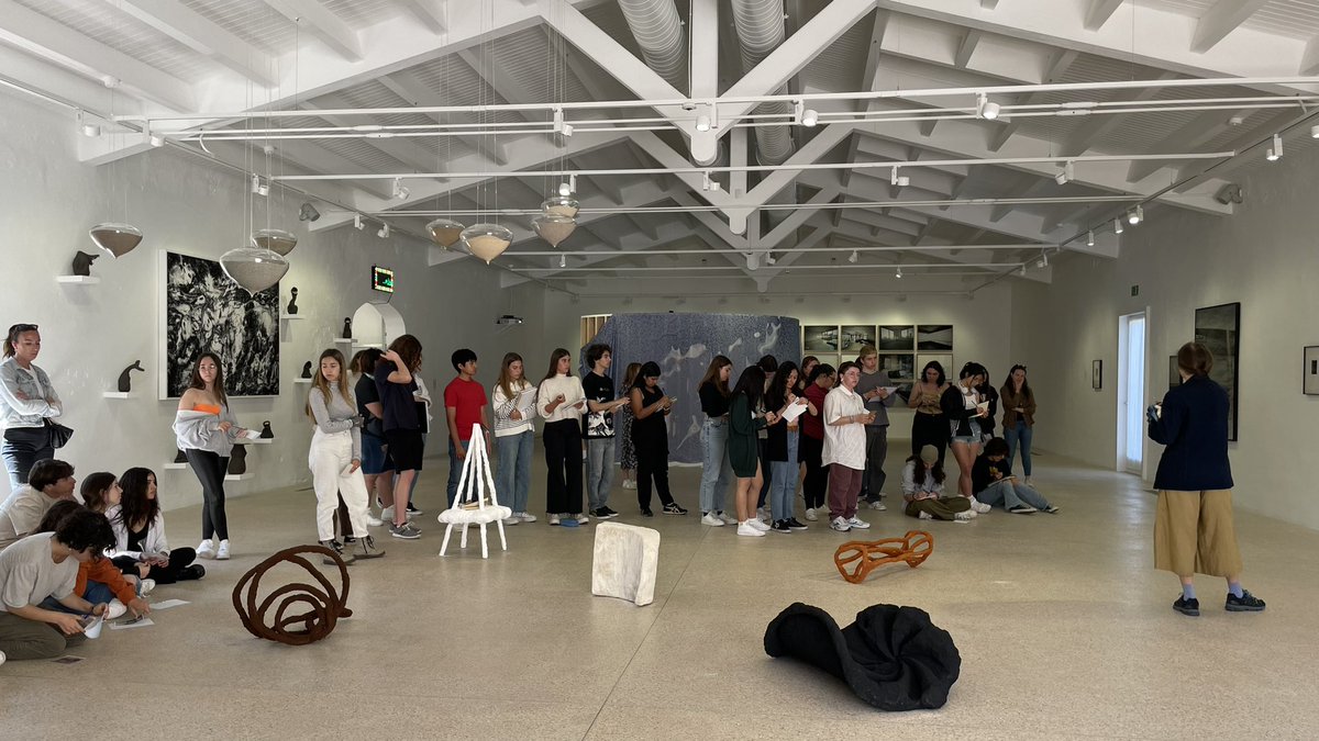annacrosas's tweet photo. «Després del mediterrani”, exposició a @HauserWirth comissariada per @orifondevi. 

Visita d’Erola Arcalís a alumnes de l’Escola d’Art de Menorca. https://t.co/HgxTATPXE9