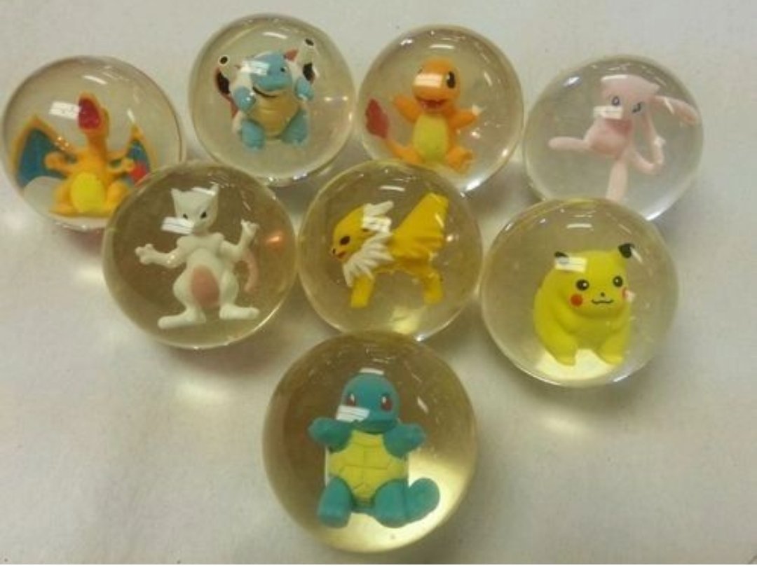 ¿Soy el único que de pequeño intentaba sacar la figura?