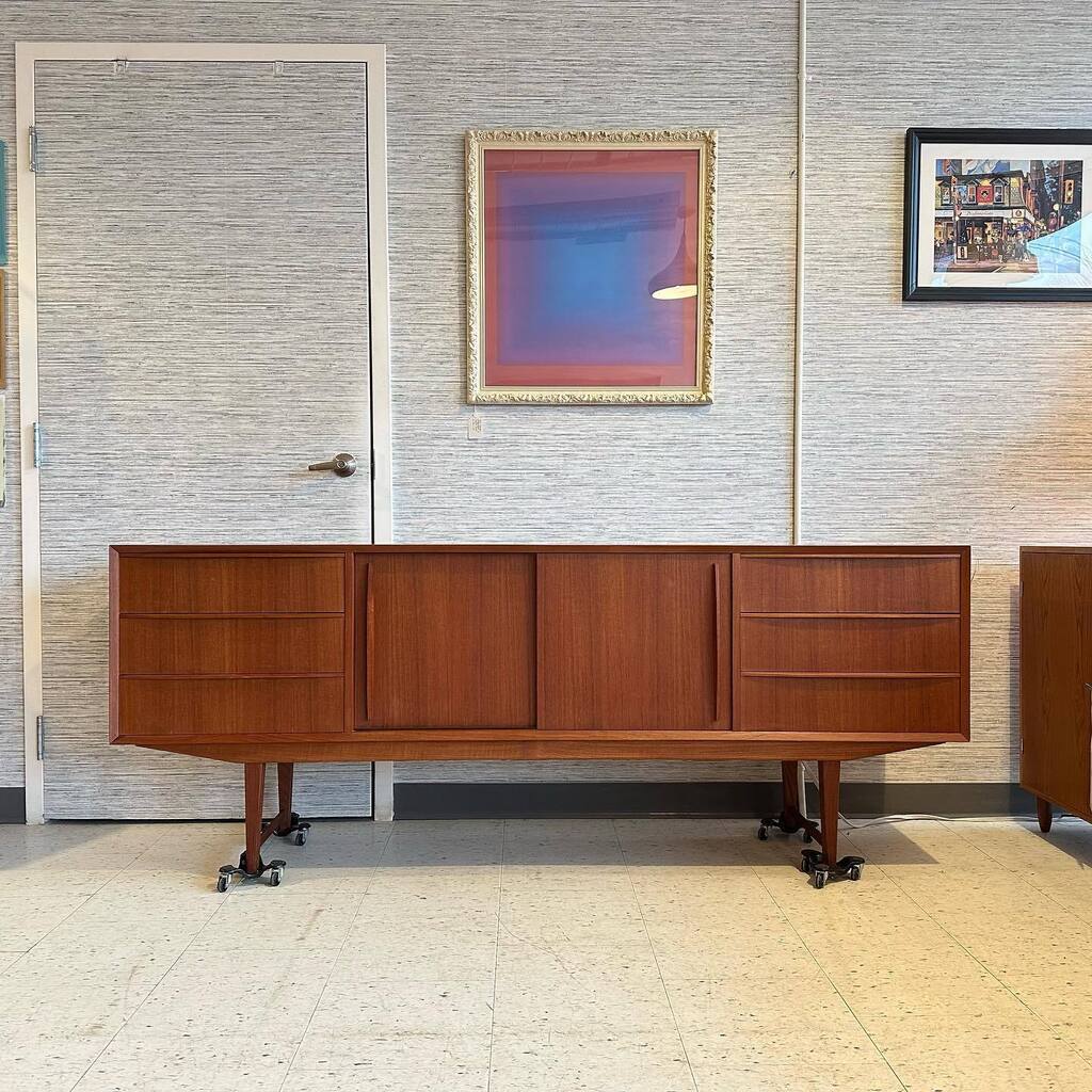 Teak 6 drawer sideboard with centre storage. 

✅ 🇨🇦 wide shipping
✅ Refunds for 7 days on full priced, non-custom furniture.
✅ Restoration services
✅ Shop in store or online at vintagehomeboutique.ca 
-
-
-
-
-
-

#midcentury 
#vintagehomeboutiqu… instagr.am/p/Crx6sssAyfT/