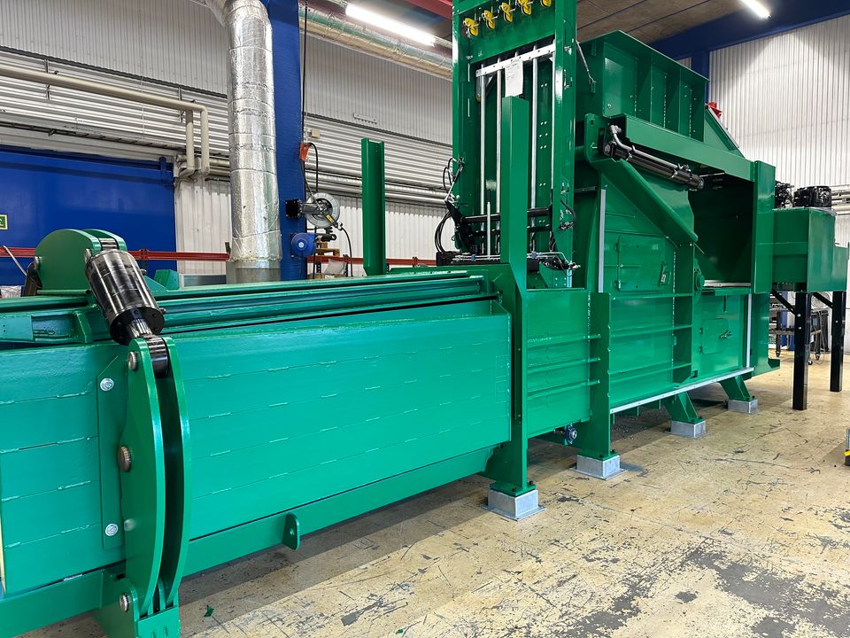 Look what I found in the workshop! It's an LP 110 CH4S baler. The color is called "mint green".
#WorkshopWednesdayhttps://www.facebook.com/photo.php?fbid=723773346208658&amp;set=a.519192103333451&amp;type=3