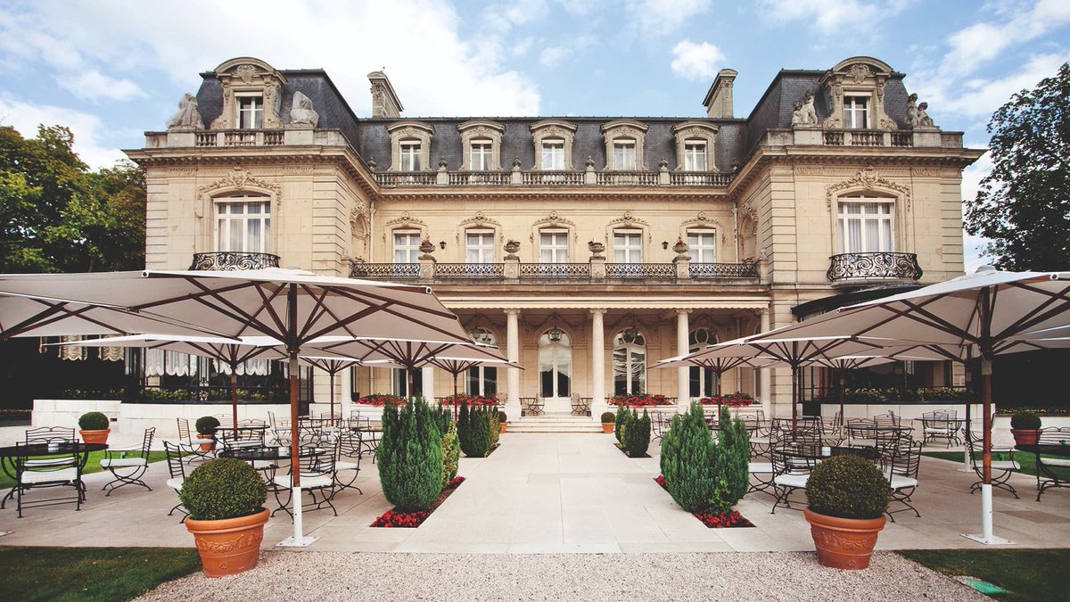 ParisArtDeVivre's tweet image. [ #luxurylifestyle ] ✨
As much as we love #Paris, it's nice to know we can get away 🛣️ to lovely #5starhotels less than 2 hours from the city. Here are 5 of them you may like:
bit.ly/3NBmhUe @BFMTV
📸: Domaine Les Crayères &amp;amp; Domaine de Primard