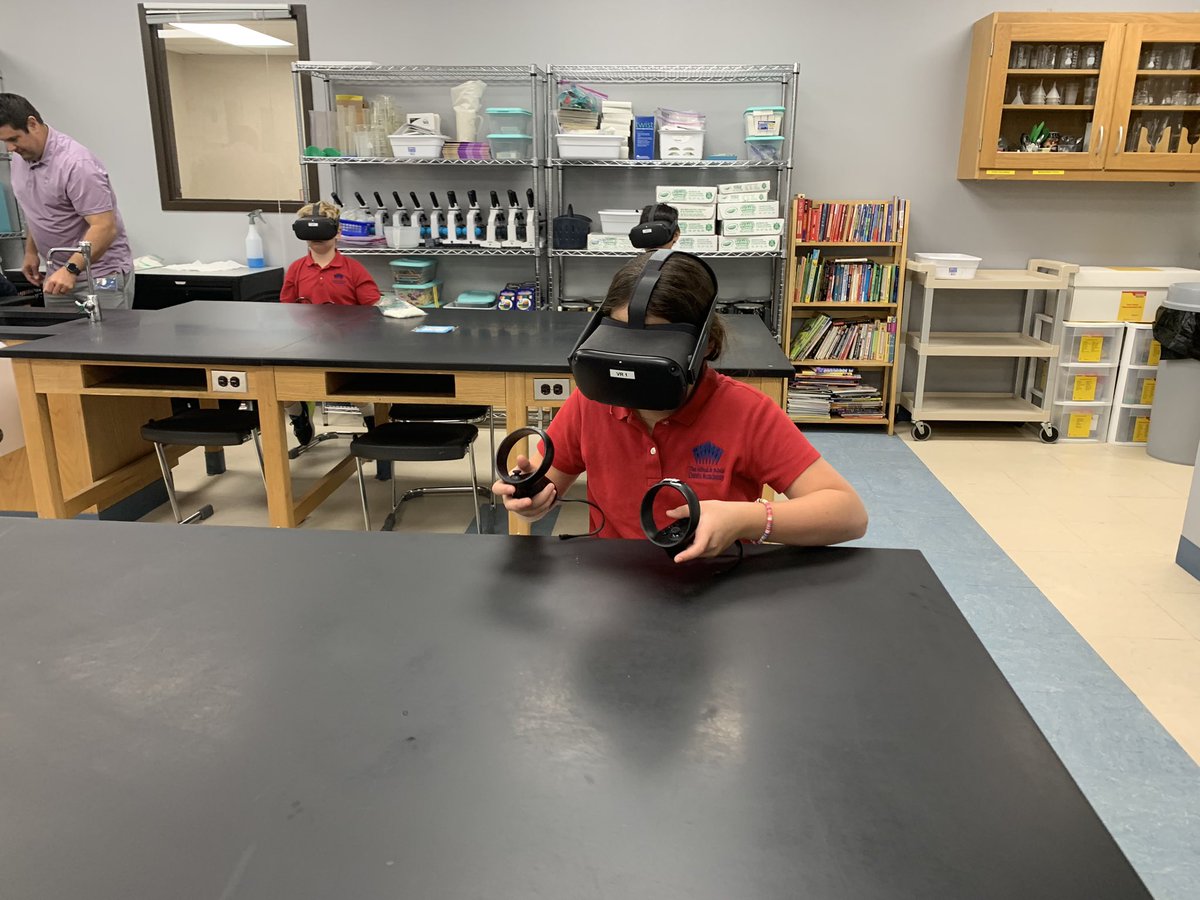 21stStacy's tweet photo. Exploring the solar system with Oculus Quest &amp; creating our own Solar Systems with @tinkercad #Science @Davis_Academy #davis4 https://t.co/HdLQIynXD2