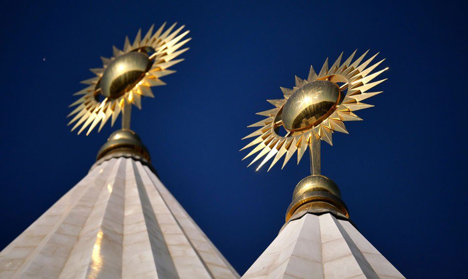caucasusvisuals's tweet photo. Quba Mêrê Dîwanê, the largest Yezidi temple in the world. Located in the village of Aknalich in Armenia. Opened in 2019. Architect Artak Ghulyan. https://t.co/Nq87o1wltw