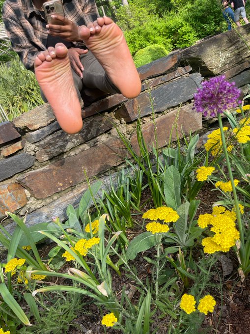 A little wrinkles with a little toes 🥲😻 https://t.co/zvurt0RAkk