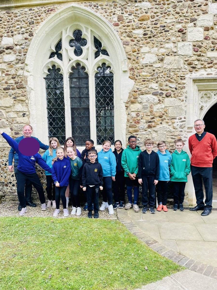 roecroftlower's tweet image. Our values ambassadors supporting the local community coffee morning at St Mary’s church this morning. ⛪️ 
#valuesoflife #roecroftfamily