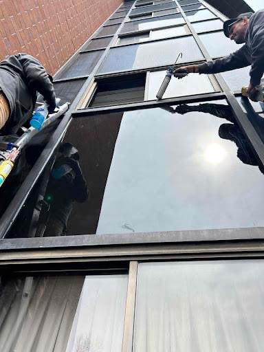 TrueViewGlass's tweet photo. The Denver True View team completing a commercial install. Nice work, guys! https://t.co/LRlJdvZLOT