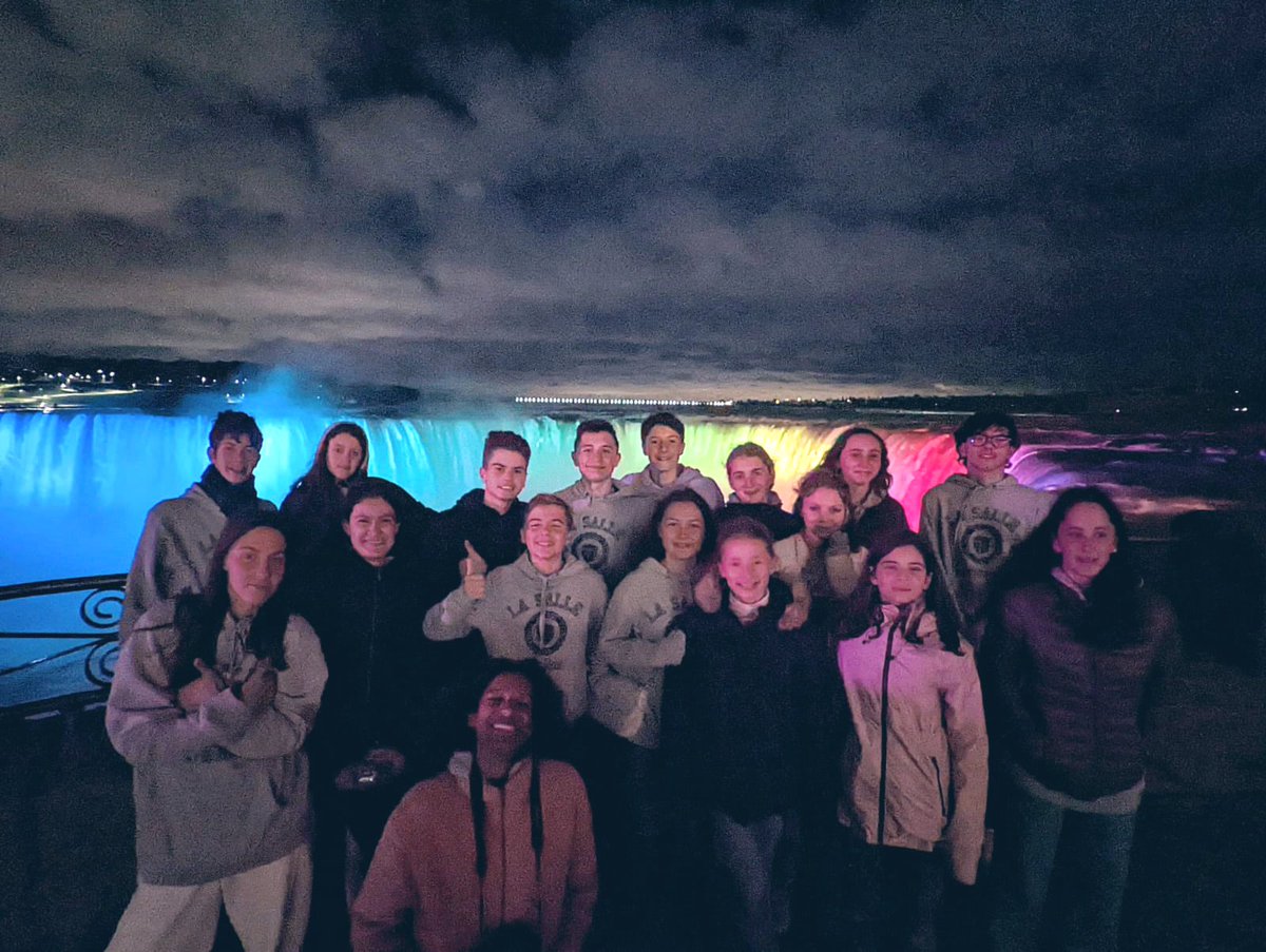 b_seitz's tweet photo. French 🇫🇷 exchange students @LaSalle_LDSB @LimestoneDSB go to Niagara Falls and Niagara on the Lake! 
une expérience merveilleuse https://t.co/2qytZdOjPA