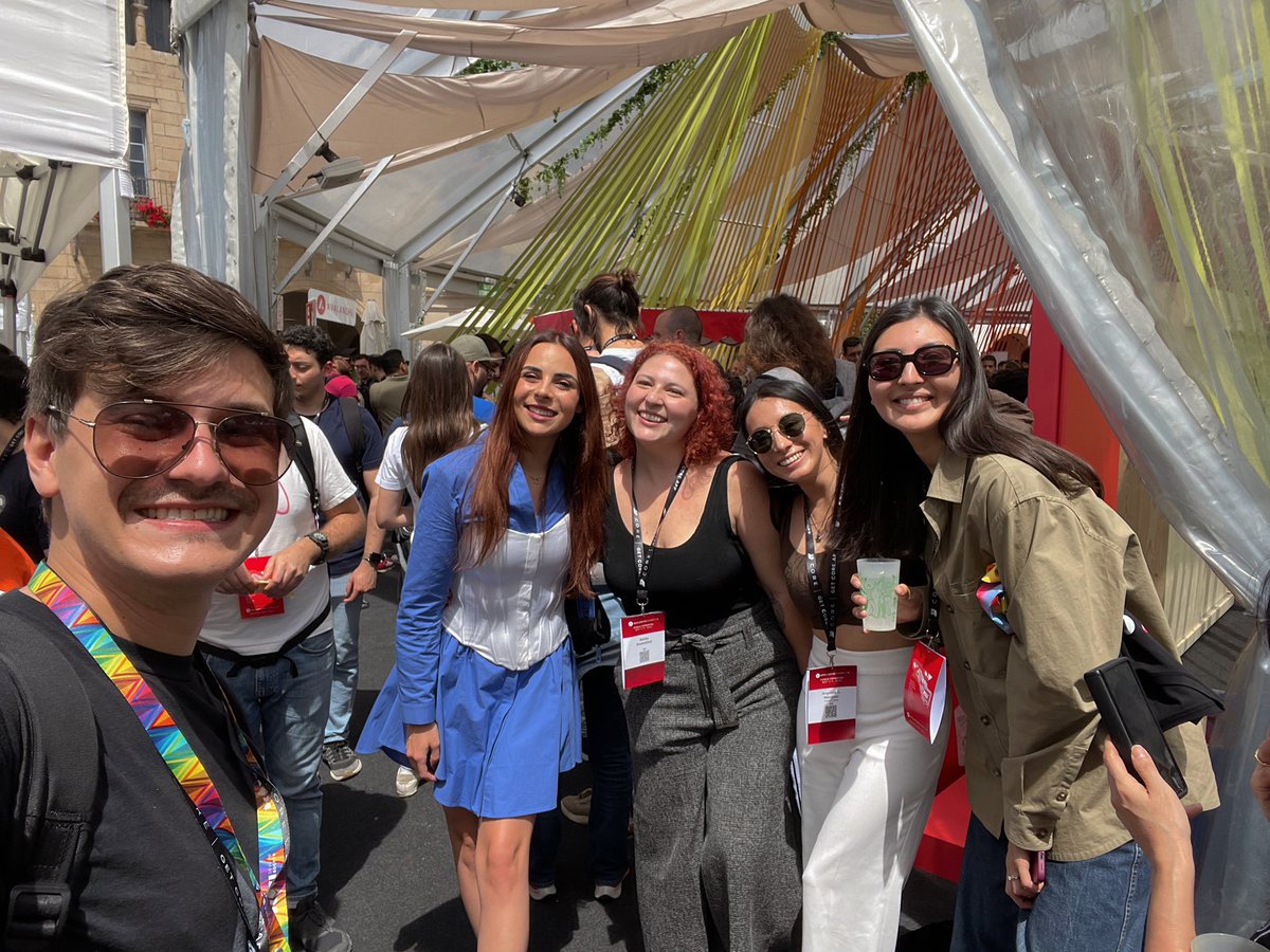 Caroline J. tweet media