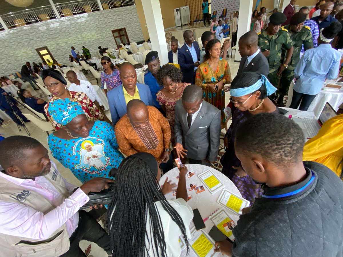 MakokiYaMwasi's tweet photo. Lors de la table ronde, les différentes associations membres de @YouthSprint, mouvement de jeunes créé par @IpasOrg #RDCongo, a exposé les offres de services en matière de #contraceptions. https://t.co/65uoPnI9t4