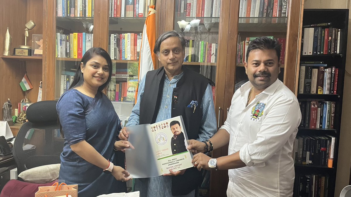 AV_JASWAL's tweet photo. Yesterday, along with @AIPCJHR Secretary Meenakshi Singh Ji, met with @ProfCong Chairman &amp; Member of Parliament, my mentor Dr @ShashiTharoor in #Delhi &amp; discussed the issues related to the state &amp; party.

It was always a pleasure to meet #ShashiTharoor Sir. 

#Jharkhand #Congress https://t.co/QcdvL3gXH0