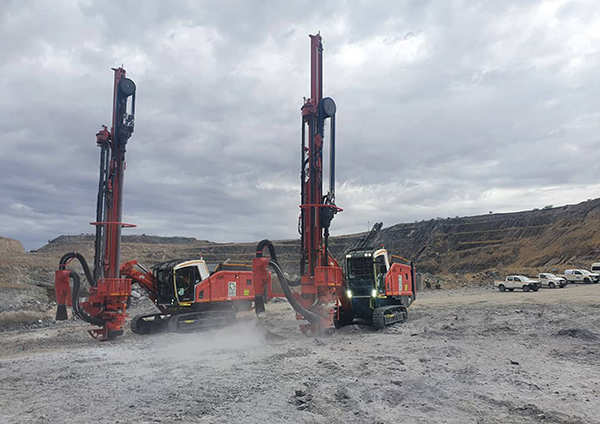 Mining_Online's tweet image. First two leopard drill rigs in Namibia
.
africanmining.co.za/2023/05/02/fir…
.
#AfricanMining #MininginAfrica #MininginNamibia #SandvikNamibia  
📷 - Sandvik Mining and Rock Solutions