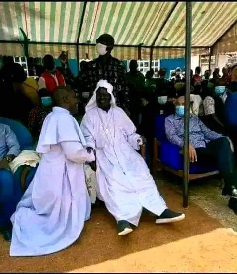 solo_ambuku's tweet photo. @Kenyans Kwani hawa #ODMcows of the #RailaCult faith, ni nani aliwalaani ....... ? No more #Maendeleo nonsense ! π€·πΎββοΈπΏπ€πΉπ‘π https://t.co/PrmN503Z1g