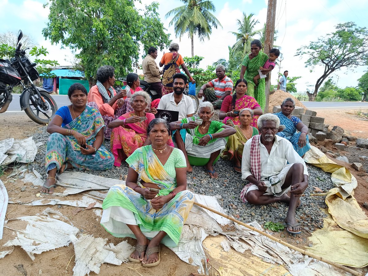 CSC_TKPL's tweet photo. Pension withdrawal CSC Digital Village Tekulapalli GP Penuballi Mandal Khammam District Telangana VLE Siva Naga Krishnam Raju @CSCegov_ @cscfinancial_ @CSCKMM @sanjaykrakesh @CSCTelangana https://t.co/AUEa4qIthr