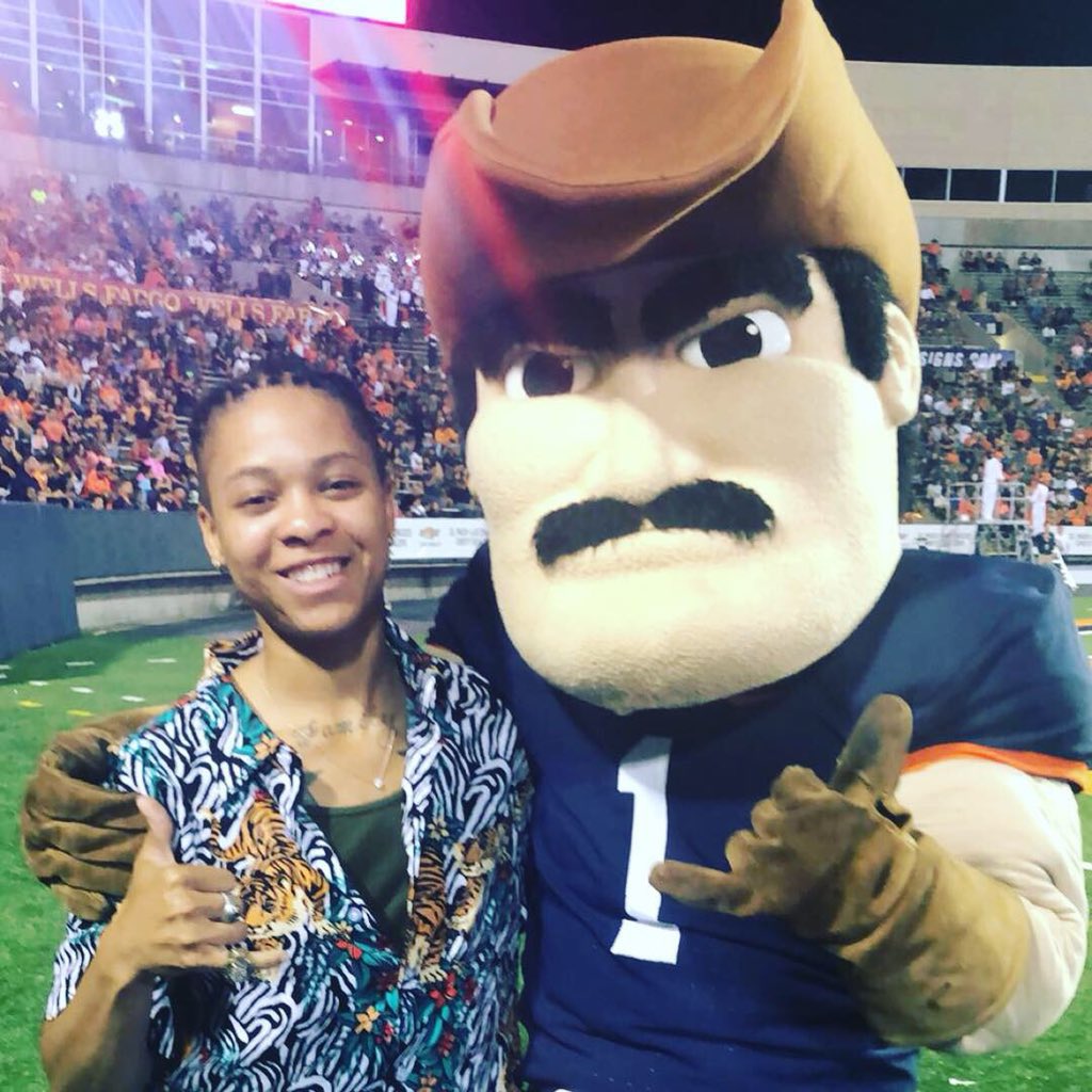 SSN_UTEP's tweet photo. Jareica ended up finishing her UTEP campaign first all-time in career assists (599) &amp; steals (277). 

In her life after UTEP, Hughes played basketball overseas and was inducted in the UTEP Athletics HOF in 2018. She currently is the Asst. Coach at Colby Community College. https://t.co/h2xAYEvN2O