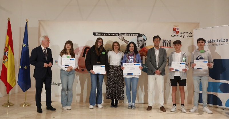RedElectricaREE's tweet photo. 🥇¡Felicidades a los ganadores de #entreRedes en Castilla y León! 
1⃣  ESO @luciademedrano 
2⃣  ESO @LozoyaIes
3⃣  ESO @dominicasleon 
4⃣  ESO @iesramonolleros 

🙌 Sois unos expertos en #transiciónecológica 🌿 ¡Os esperamos en la final!

Más info 🔗https://t.co/IiXUpINDOH https://t.co/XM8khipGYc