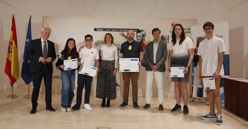 🥇¡Felicidades a los ganadores de #entreRedes en Castilla y León! 
1⃣  ESO <a href="/luciademedrano/">IES Lucía de Medrano</a> 
2⃣  ESO <a href="/LozoyaIes/">IES Marqués de Lozoya</a>
3⃣  ESO <a href="/dominicasleon/">La Anunciata, León</a> 
4⃣  ESO <a href="/iesramonolleros/">IES Ramón Olleros</a> 

🙌 Sois unos expertos en #transiciónecológica 🌿 ¡Os esperamos en la final!

Más info 🔗ree.es/es/sala-de-pre…