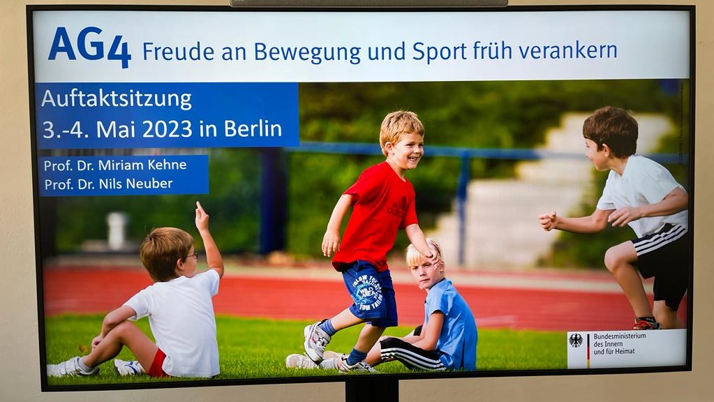 dsj4sport's tweet photo. Heute allererste AG Sitzung zum #EntwicklungsplanSport des @BMI_Bund. AG4 beschäftigt sich mit "Freude an Bewegung und Sport früh verankern" und deshalb ist die #Sportjugend besonders stark vertreten. #dsjbewegt https://t.co/GRQOCe8pZW
