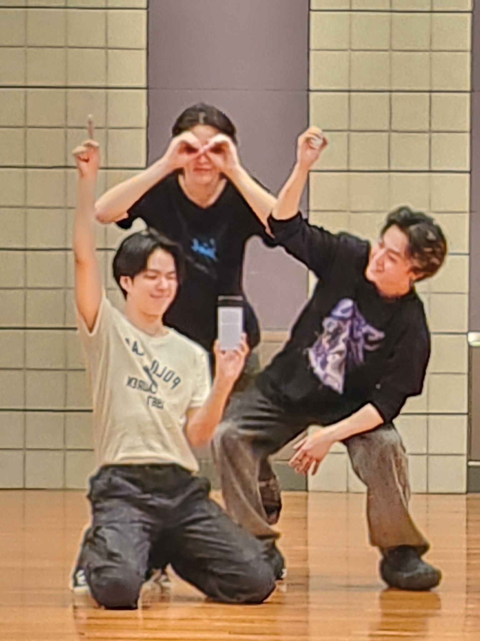 FvNGfrVaAAAikgb?format=jpg&name=large