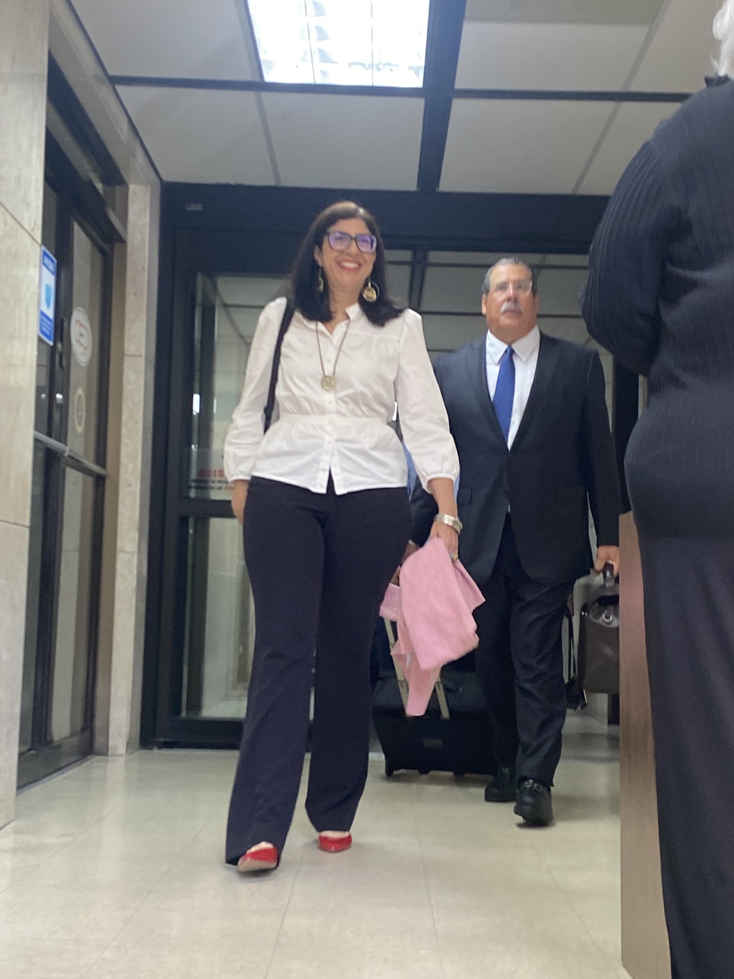 Cynthia López Cabán on Twitter: "La representante Mariana Nogales llega