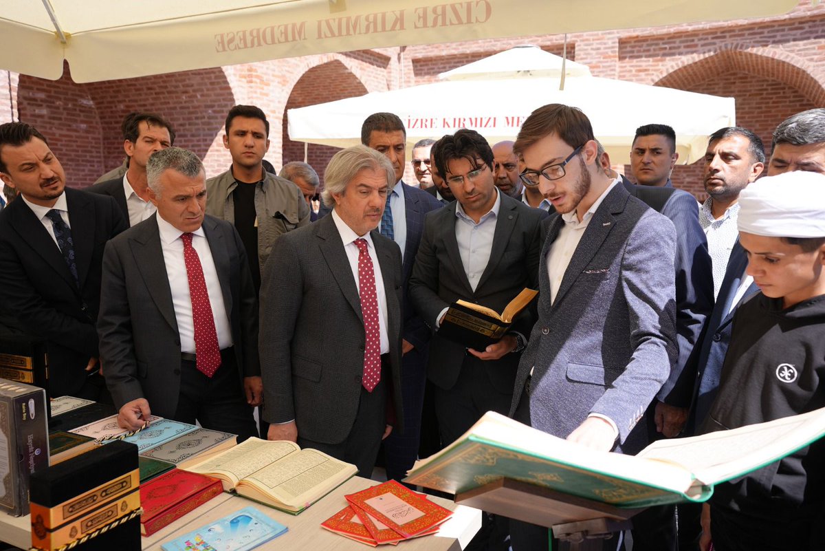 TCKulturTurizm's tweet photo. Restorasyonu @VakiflarGM tarafından yapılan Ulu Camii ve Kırmızı Medrese'yi Bakan Yardımcımız @AhmetMisbah, Valimiz @valiosmanbilgin ve halkımızın katılımıyla açtık.

Ecdat emaneti eserlere sahip çıkarak her birini yenilemeye ve ayağa kaldırmaya devam edeceğiz.

📍Şırnak / Cizre https://t.co/IZQ3zkLWAR