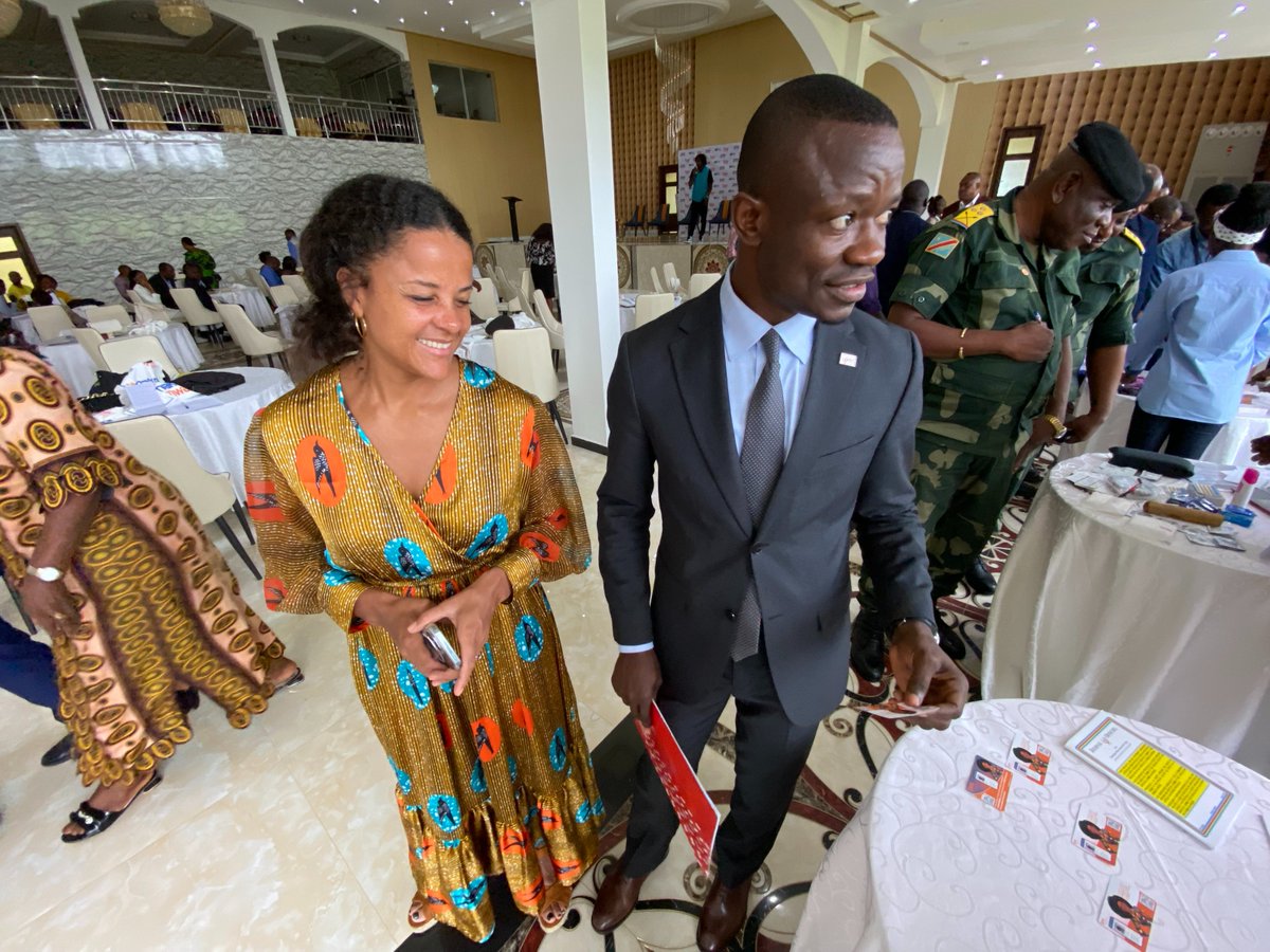 MakokiYaMwasi's tweet photo. Lors de la table ronde, les différentes associations membres de @YouthSprint, mouvement de jeunes créé par @IpasOrg #RDCongo, a exposé les offres de services en matière de #contraceptions. https://t.co/65uoPnI9t4