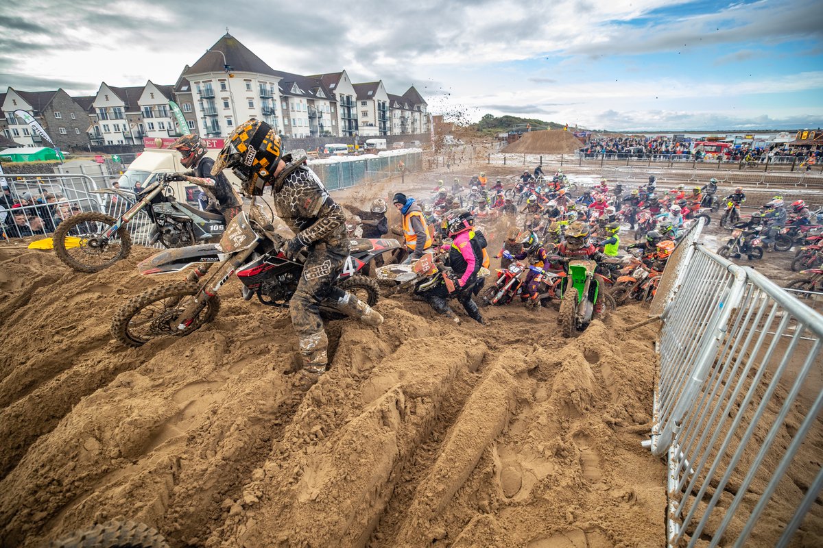 1⃣4⃣2⃣ days to go!

#WBR40th #WestonBeachRace #SandRace #BeachRace #WestonsuperMare #BeachRacing #ProMotocross #Racing #Motocross #Enduro #Offroad #RHLActivities