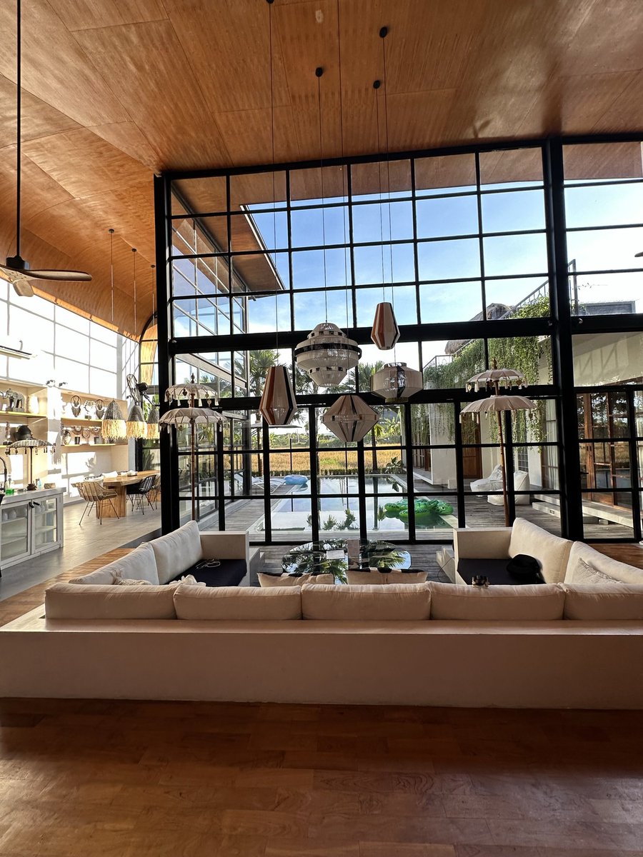 Erika Carlina tweet media