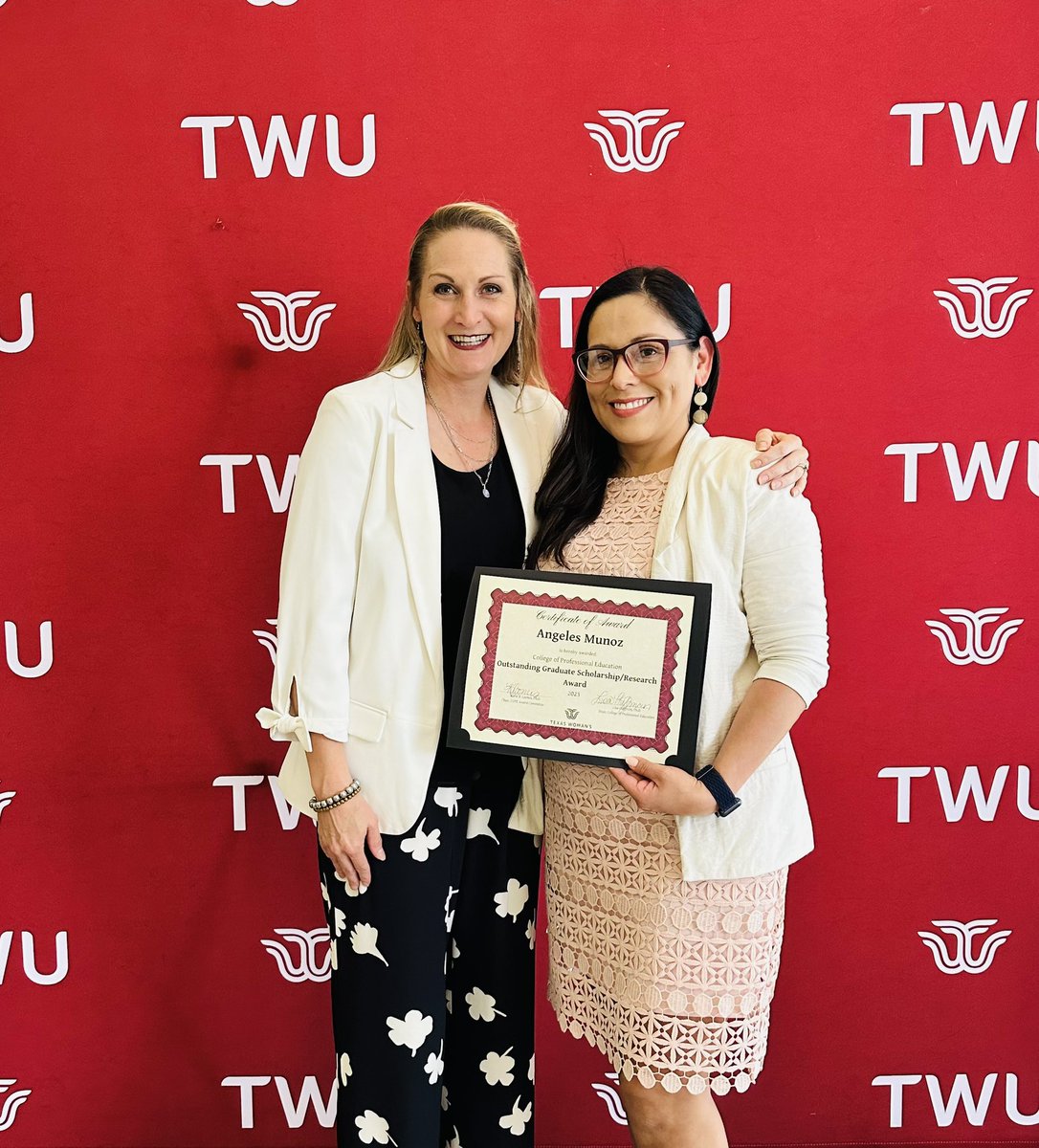 What a privilege to advance the field of bilingual education through my @TWULitandLearn students’ research with bi/multilingual children and youth who speak Arabic, Spanish &amp; Black English. Congrats <a href="/AbbasherDouha/">Douha Abbasher</a> <a href="/melaniieaguirre/">Melanie Aguirre</a> <a href="/PhyliciaA/">Dr. Phyliciá Anderson</a> <a href="/4ngeles/">Ángeles Torres</a>! I learn so much from y’all!