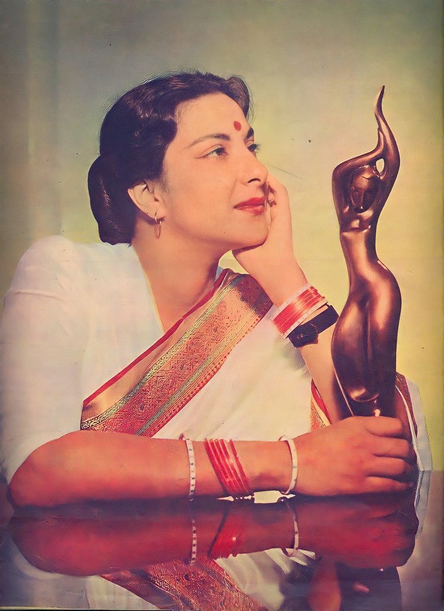 Remembering #NargisDutt, one of the most dignified & respected actresses of our country, on her 42nd death anniversary (03/05/1981). 

During a career that spanned from the 1940s to the 60s, #Nargis appeared in numerous successful films. 

What are your favourite Nargis films?