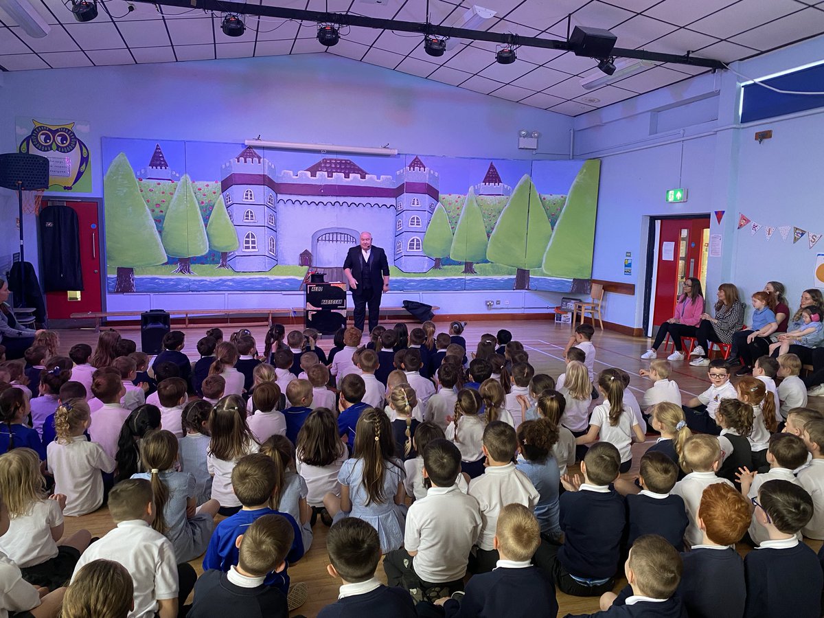 BPSLisburn's tweet image. We started off our @Coronation2O23 👑 school celebrations with a magic 🪄 show🐤from #1stforAldo - thanks to our PTA for organising &amp;amp; for @lisburnccc for the grant. #greatshow😂