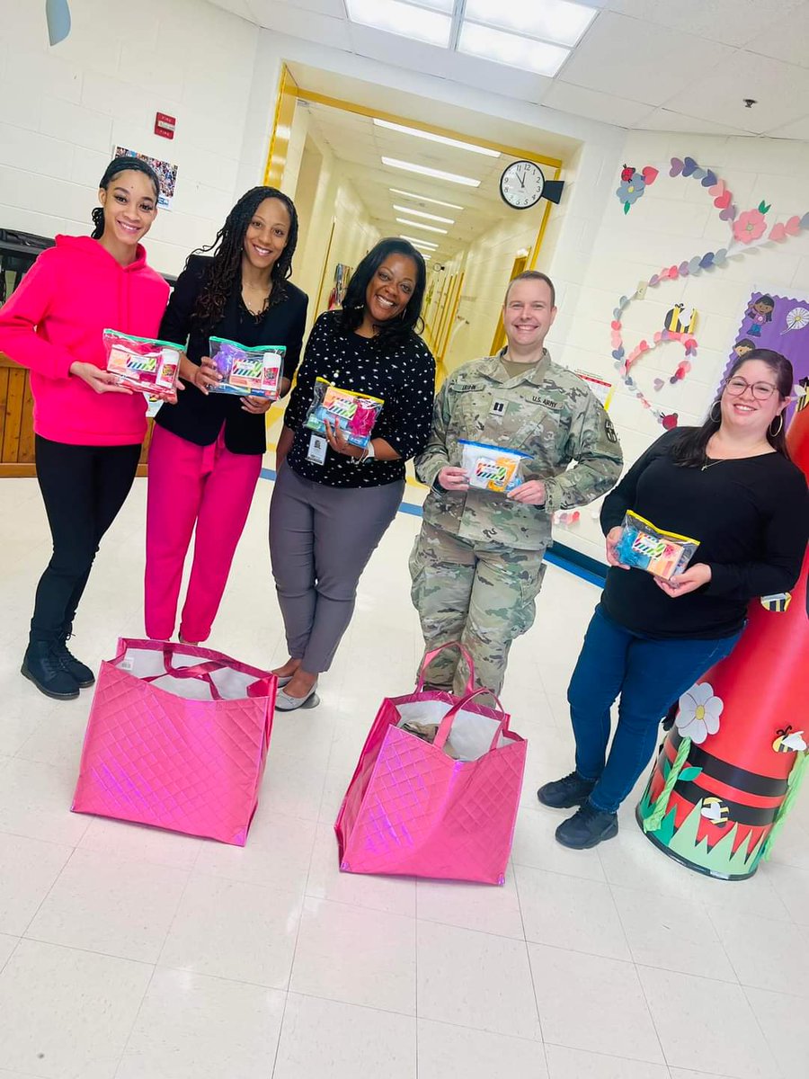 #USArmyReserve Capt. Edward Krohn, 807th MC(DS) Health Service System Manager, helped present charity kits with the #PinkCollarCares to General Stanford Elementary School students in Fort Eustis, Va., on April 25, 2023.