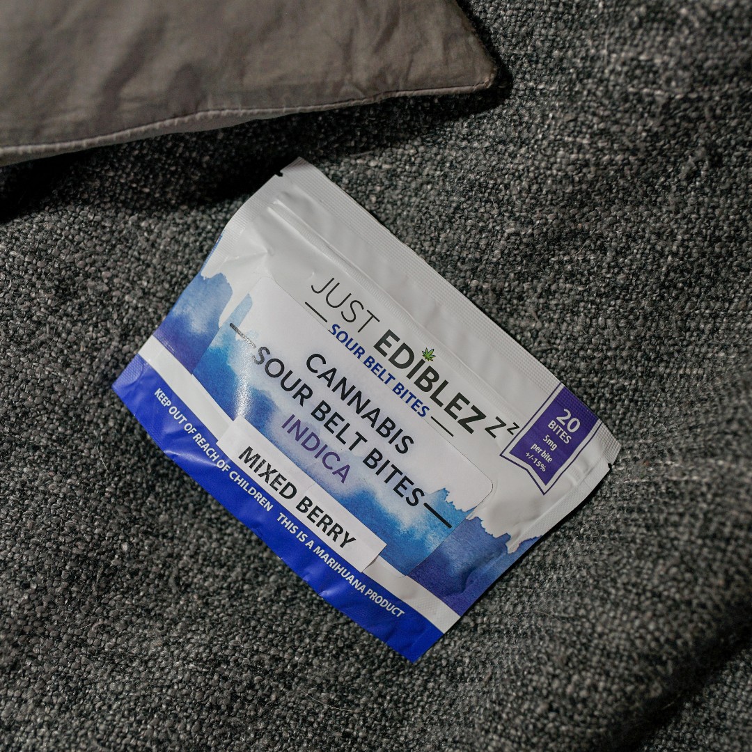 fluresh's tweet image. Mixed Berry Bites from Just Edibles are a great bedtime snack  😴💤

*nothing for sale* content is for education only, must be 21+