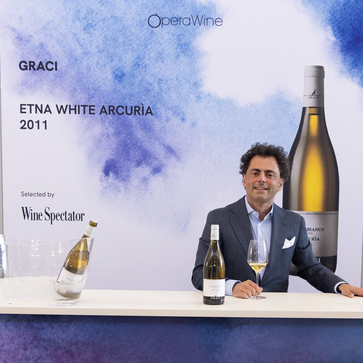 Graci is one of the great Italian producers selected by Wine Spectator for #operawine2023. They presented Etna White Arcurìa 2011 during the Grand Tasting. Congratulations!
<a href="/steviekim222/">Stevie Kim</a>  @VinitalyTasting  @pressVRfiere  <a href="/WineSpectator/">Wine Spectator</a>  <a href="/AlbertoGraci/">Alberto Graci</a> 
#vinitalymarathon2023