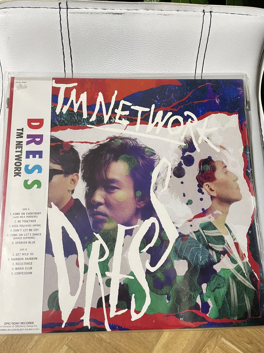 LastCowboy's tweet photo. 遂に届きました!
TM NETWORK「DRESS」のレコード!
かなり丁寧な梱包でした!
開ける時ゾクゾクしちゃいましたねwww
#TMNETWORK
#DRESS
#getwild89 https://t.co/7baGJ7IIvd
