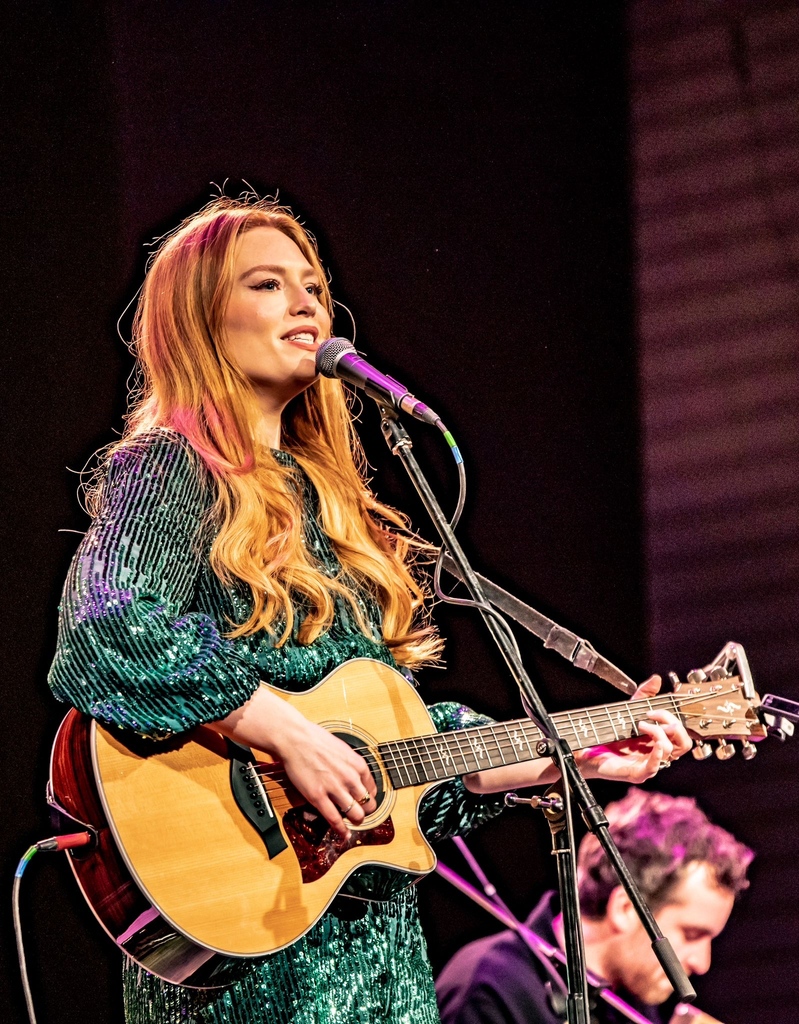 PieVinyl's tweet photo. A HUGE thank you to Freya Ridings for a magical show at The New Theatre Royal last night. 

We have some very limited signed copies of the new album available https://t.co/uc06rPTuIX 

Photos by the always excellent @russ_leggatt
⁠
@freyaridings #outstore #live @newtheatreroyal https://t.co/14fAZosYSq