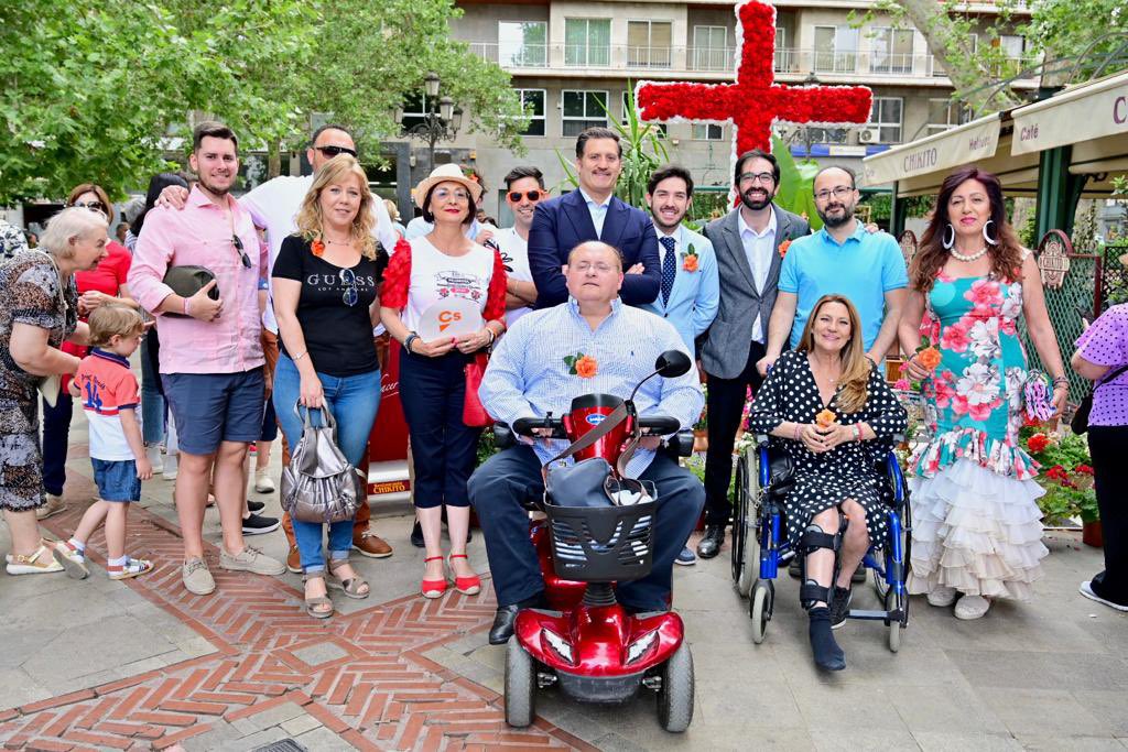 ConchaInsua's tweet photo. 😍 ¡Hoy Granada brilla con luz propia! 

✝️ ¡Celebremos el #DíaDeLaCruz2023 con orgullo y disfrutemos de nuestras tradiciones! 

Siempre defenderemos lo nuestro 🍎✂️ https://t.co/2JbpxpMI5H