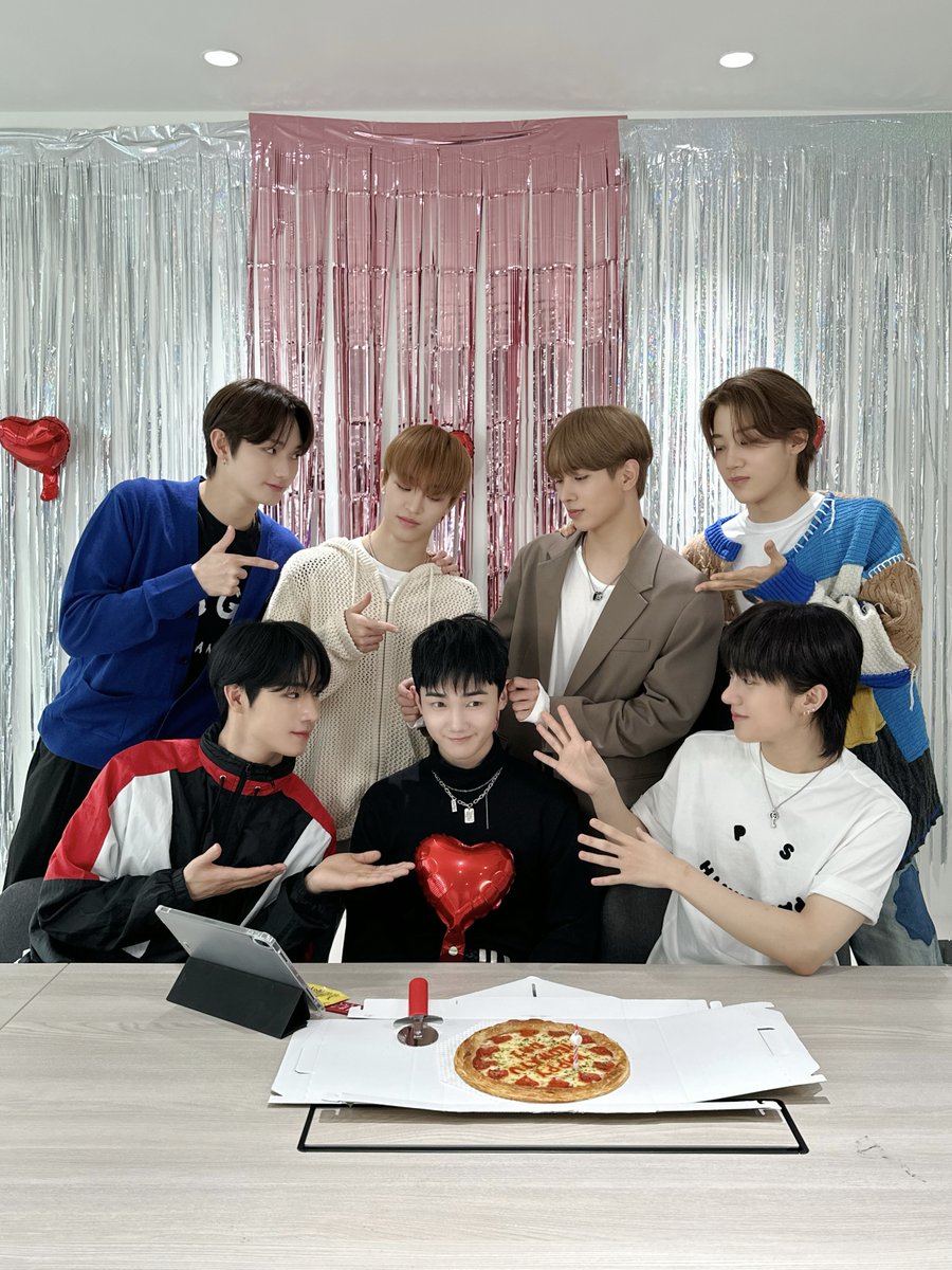 ATBO_ground's tweet photo. [🎂]

🐥 Yeonkyu DAY BEHIND 📸

#ATBO #에이티비오
#HBD_KimYeonkyu
#오준석 #류준민 #배현준 #석락원
#정승환 #김연규 #원빈 https://t.co/6PRtQG6j8H