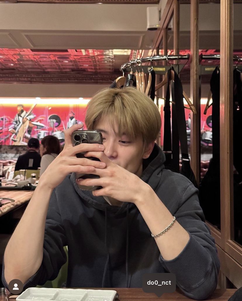 แล้วมู้ดที่ถ่ายไวบ์แฟนหนุ่มสุดๆ ถามว่าแฟนใครก้เลื่อนไปดูรุปสุดท้ายเอา เขินว่ะ คนโสดใครถ่ายรุปให้ล่ะ