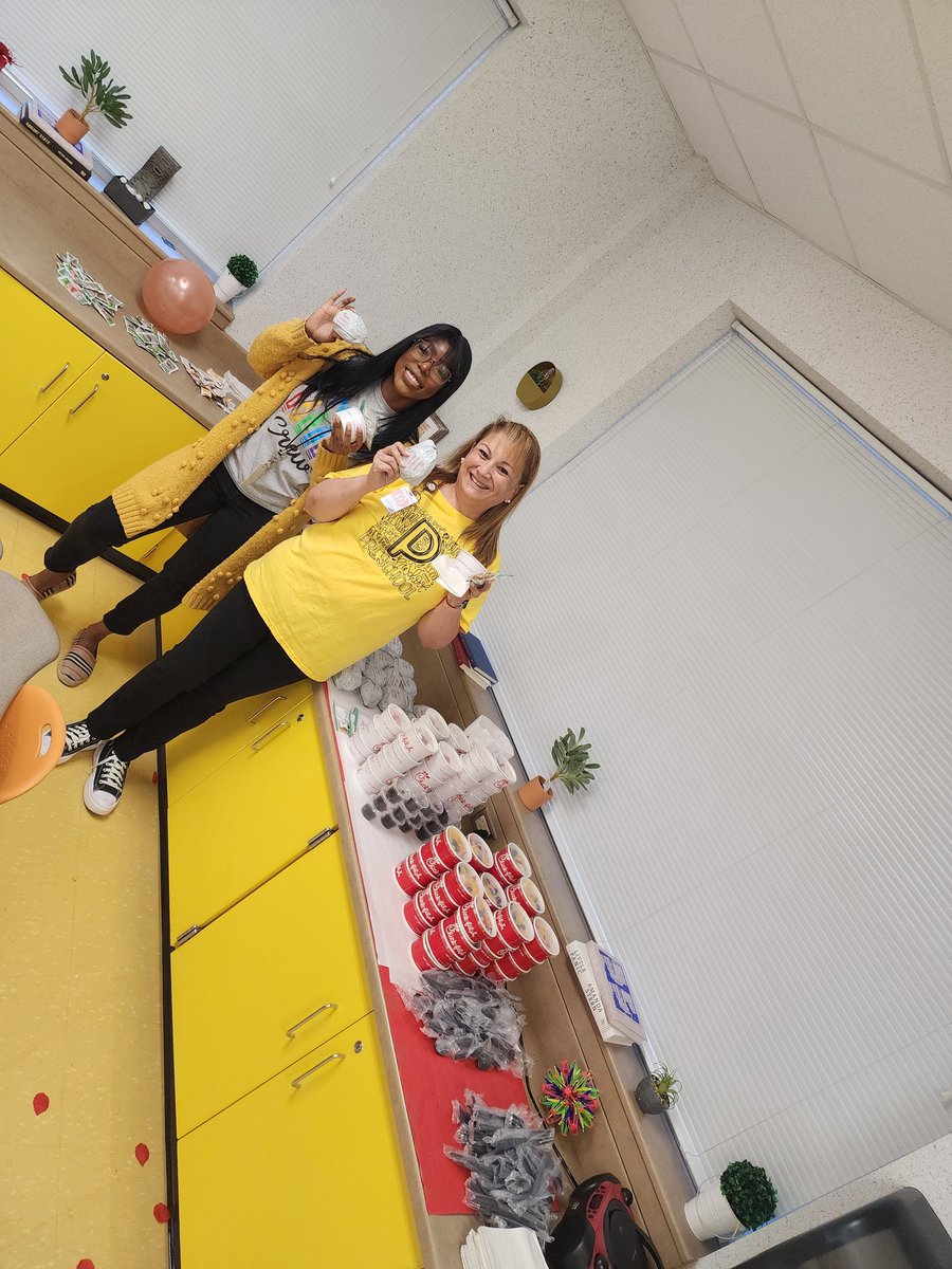 SchoolEngage_CB's tweet photo. Stopped by to show some love to @Griggs_AISD  #TeacherAppreciationWeek2023 #breakfastserved #ChosenBehavioral #SchoolEngagementProgram @AldineISD @SELCulture_AISD @MarcieStrahan https://t.co/km36Sf4O6a