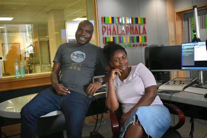 deep_renzo's tweet photo. Sanga misi ri rothe nga hafha Tembisa kha Mbekanyamushumo ya #Dziaorowa326pm na @Ticoliphadzi @shandu_vele na Mubveledzi @Rendys123 Musumbuluwo u swika Lavhutanu kha @Phalaphala FM nga #WCW as usual khou crush kha @Mbaimbaivhahan1 Vhahangwele ❤️❤️❤️ #Azisheeeeee 🎵🎼🎶🎧🎙️🔥💃🏿🕺🏿 https://t.co/5FXIHxyuB9