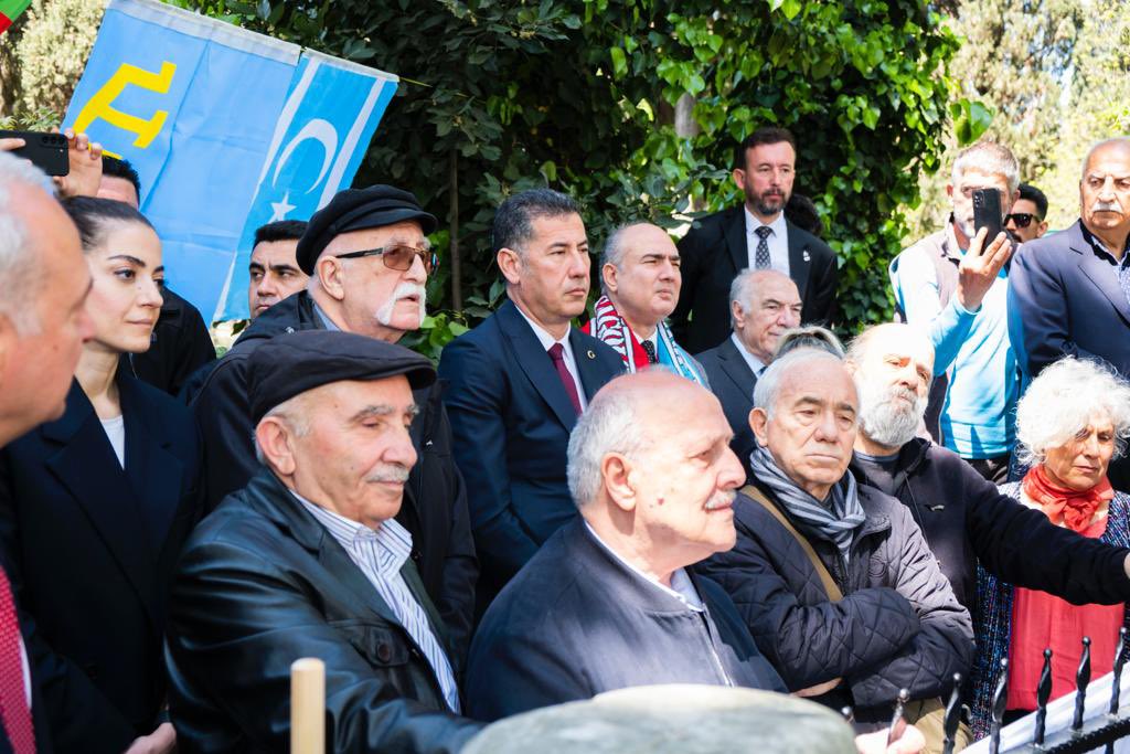 DrSinanOgan's tweet photo. Adriyatik'ten Çin Seddi'ne, Tuna'dan Altay'a; Alparslan'dan Fatih'e ve Fatih'ten Atatürk'e, Türklüğü yaşatan ve yücelten atalarımızın ruhu şad olsun; #3MayısTürkçülerGünü kutlu olsun. https://t.co/7E86f67Xxx