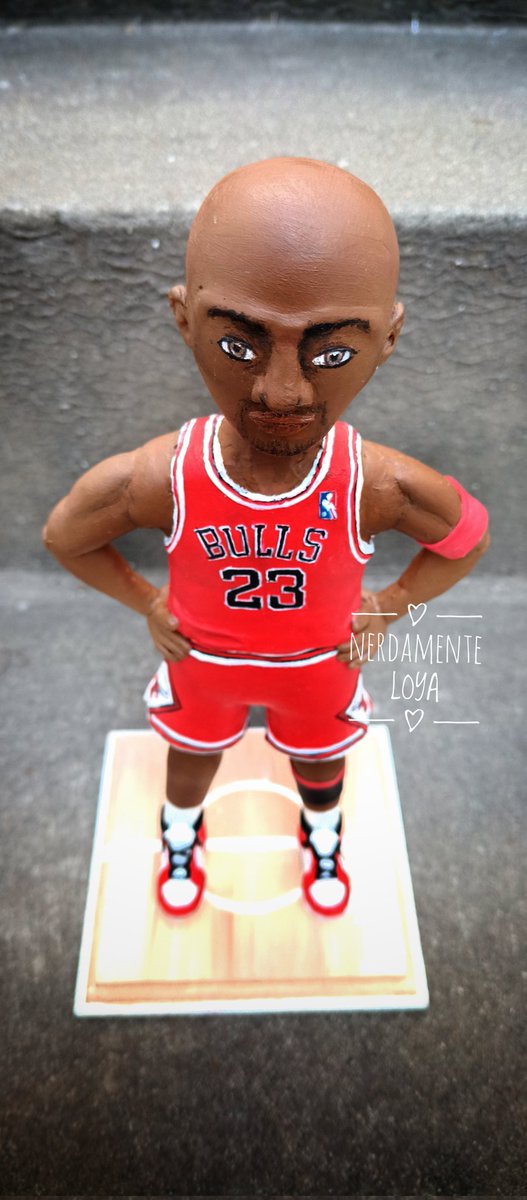 nerdamente_loya's tweet photo. Pedido a Nerdamente LOYA 🤓
Versión Glam #nerdito de 20 CM con un #Littlenerdito de 2cm de
#michaeljordan 🏀

@monteromaxi

#nba  #emprendimiento https://t.co/DhrFEhCJRA