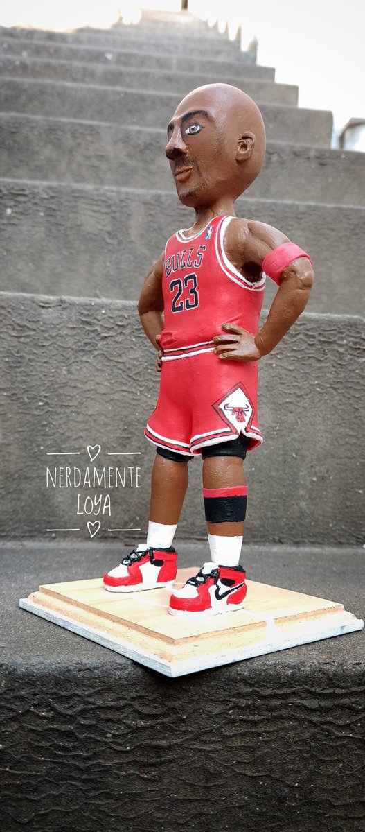 nerdamente_loya's tweet photo. Pedido a Nerdamente LOYA 🤓
Versión Glam #nerdito de 20 CM con un #Littlenerdito de 2cm de
#michaeljordan 🏀

@monteromaxi

#nba  #emprendimiento https://t.co/DhrFEhCJRA