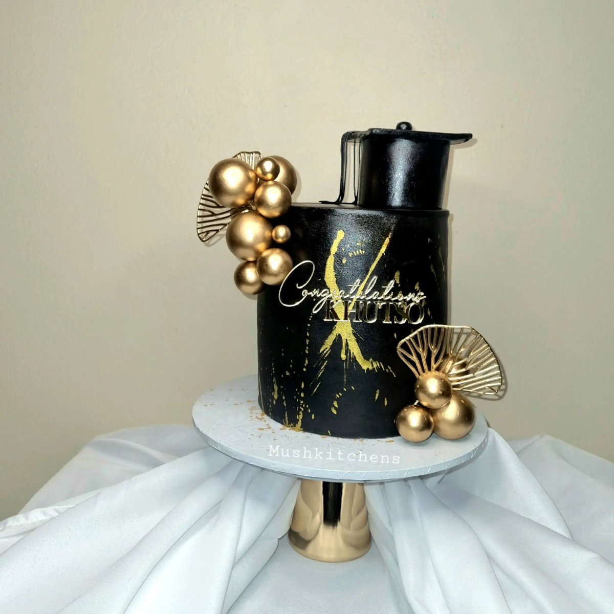 LufunoMush's tweet photo. Hi 👋,  Delicious and beautiful cakes available. I also sell desserts. For orders contact 0825268260.

#DrNandipha #FlySafair #FlySafairLuckyR9Winner #TheRiver1Magic  Mpho Simpiwe Ngema https://t.co/GwNOaHx86D