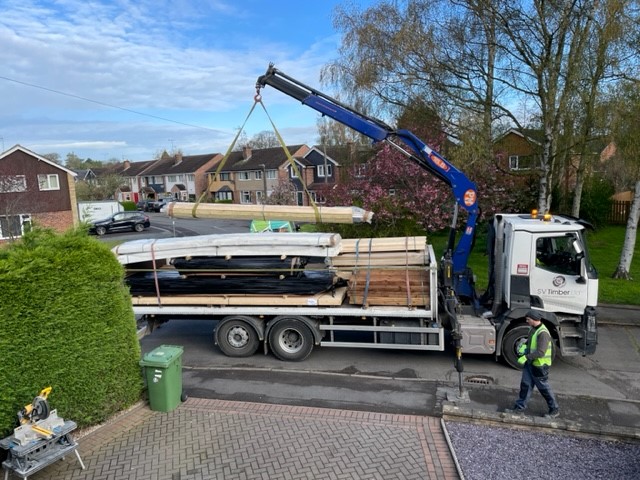 Delivery this morning for a #gardenoffice in #duffield #derby @SVTimberLimited #sustainabletimber